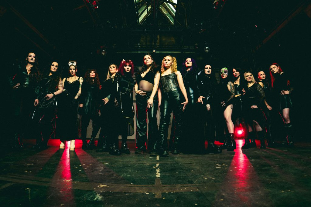 IKINÄ and The Choir of Hecate